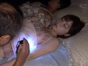 Trộm vặt ở cửa cu tiện lợi, em học sinh nữ chịu cái kết đắng