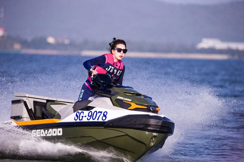 Tiếng rên quen thuộc ở căn phòng bên cạnh lại là của ghệ tôi…